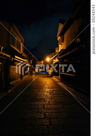 Gion walk at night _ Nineizaka, Sanningzaka, Yasaka, Nene's small diameter Kyoto sightseeing _ Illuminated and cobblestone road Gion walk at night _ Nineizaka, Sanningzaka, Yasaka, Nene's small diameter Kyoto sightseeing _ Illuminated and cobblestone road 89248543