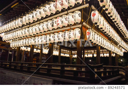 Yasaka Shrine and Gion walk at night _ Kyoto sightseeing in Ninen-zaka and Sannen-zaka _ Illumination of power spots 89248571