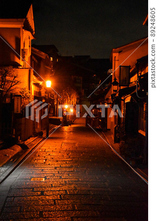 Gion walk at night _ Nineizaka, Sanningzaka, Yasaka, Nene's small diameter Kyoto sightseeing _ Illuminated and cobblestone road Gion walk at night _ Nineizaka, Sanningzaka, Yasaka, Nene's small diameter Kyoto sightseeing _ Illuminated and cobblestone road 89248605