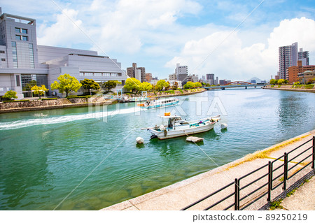 It is the cityscape of Hiroshima. It is along the main river where you can see Aster Plaza. Please enjoy the bright and spacious atmosphere. Hiroshima Prefecture It is the cityscape of Hiroshima. It is along the main river where you can see Aster Plaza. Please enjoy the bright and spacious atmosphere. Hiroshima Prefecture 89250219