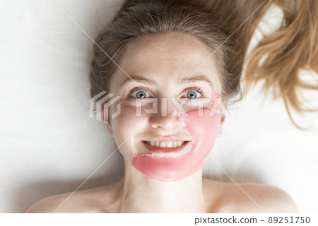 Top view portrait of young woman with an alginate mask on her face. Concept problem skin, rosacea. Treatment and skin care. 89251750