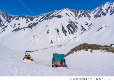 (富山縣)立山和室堂的單面銀世界除雪工作 (富山縣)立山和室堂的單面銀世界除雪工作 89252999