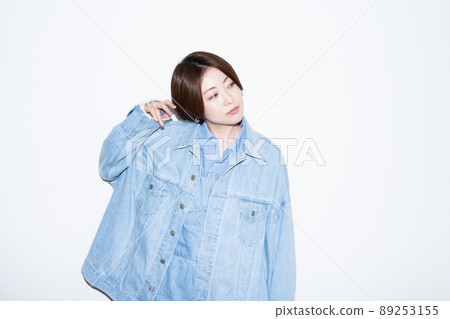Female portrait of denim outfit Female portrait of denim outfit 89253155
