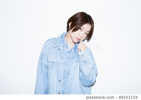 Female portrait of denim outfit 89253159