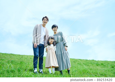 Family outdoor 89253420