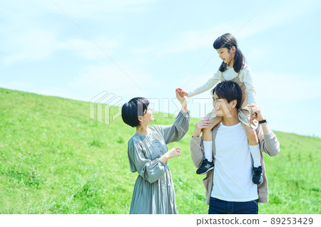 Family outdoor 89253429
