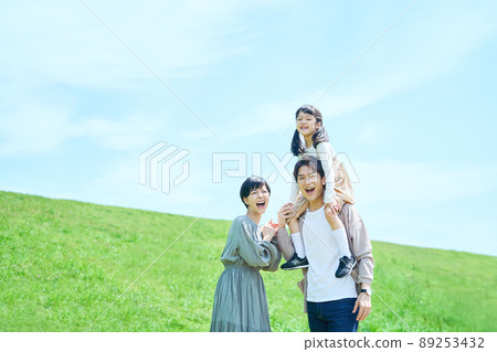Family outdoor 89253432