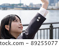 高中女生伸出手 89255077
