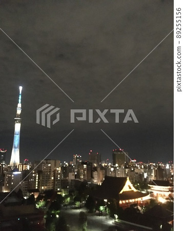 東京天空樹和淺草寺在晚上 89255156