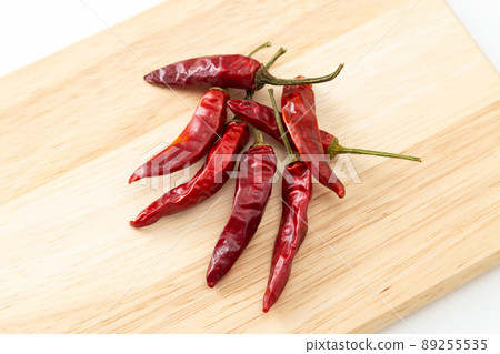 辣椒白色背景 89255535
