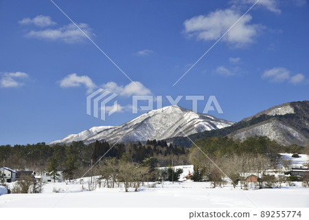 斯諾伊山高原多雪的風景 89255774