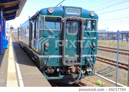 South Hokkaido Railway Kiha 40 series dark green vehicle (Kikonai Station) South Hokkaido Railway Kiha 40 series dark green vehicle (Kikonai Station) 89257784