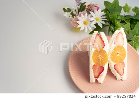 Strawberry and orange fruit sandwich 89257824