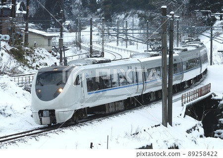 Hokuriku Main Line Kurikara-Tsubata JR West 683 series T23 formation (Kanazawa) Thunderbird 89258422
