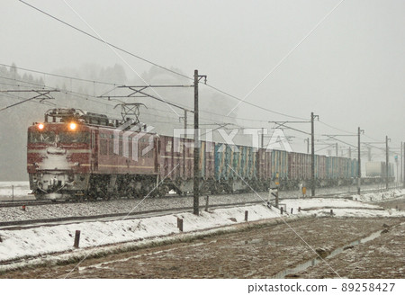 北陸本線牛屋大正寺JR貨運EF81-116(富山) 北陸本線牛屋大正寺JR貨運EF81-116(富山) 89258427