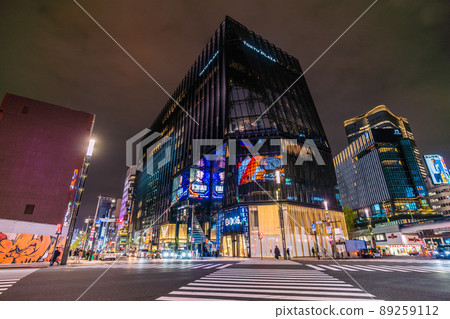 從壽喜屋橋的十字路口看東急廣場的日本東京城市景觀 從壽喜屋橋的十字路口看東急廣場的日本東京城市景觀 89259112