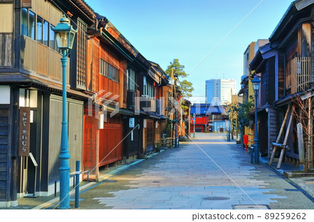 [Ishikawa Prefecture] Nishi Chaya District in Kanazawa under clear skies 89259262