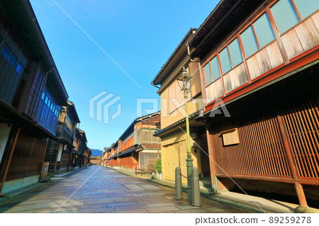 [Ishikawa Prefecture] Kanazawa Higashi Chaya District under clear skies 89259278