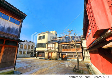 [Ishikawa Prefecture] Kanazawa Higashi Chaya District under clear skies 89259284