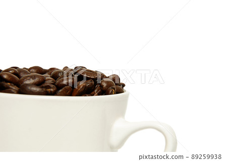 coffee beans in a coffee mug. close-up. roasted coffee beans. coffee beans in a coffee mug. close-up. roasted coffee beans. 89259938