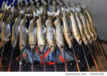 Charcoal grilled with Bincho charcoal !! Grilled sweetfish with salt 89262366