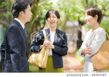 戶外工作的人 戶外工作的人 89264367