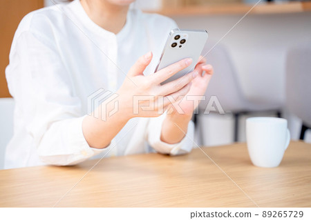 Young woman living lifestyle coffee smartphone 89265729