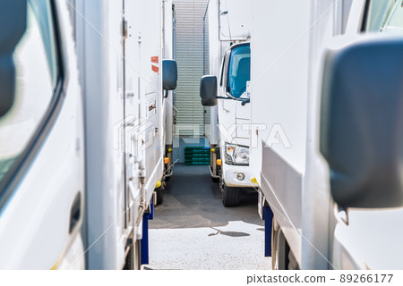 Logistics image track 89266177