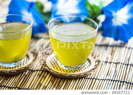 Cold green tea 89267722