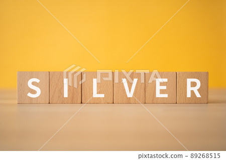 銀 / 銀的形象 | 上面寫著“SILVER”的積木 銀 / 銀的形象 | 上面寫著“SILVER”的積木 89268515
