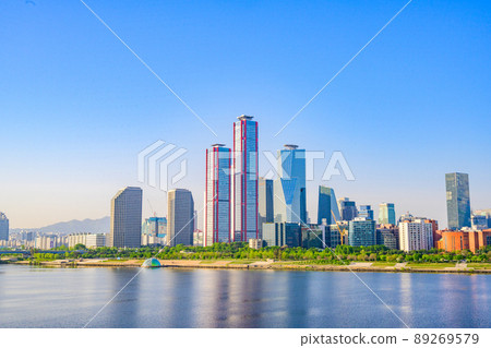 Skyscrapers in Yeouido, Han River, Seoul, taken in the morning Skyscrapers in Yeouido, Han River, Seoul, taken in the morning 89269579