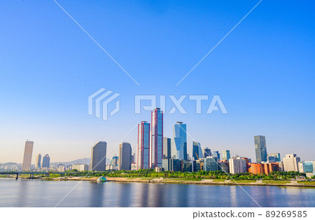 Skyscrapers in Yeouido, Han River, Seoul, taken in the morning Skyscrapers in Yeouido, Han River, Seoul, taken in the morning 89269585