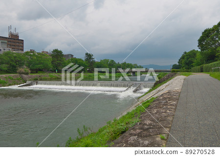 Kyoto Kamo River (Kamo River) with a calm river surface even if the water rises after the rain 89270528