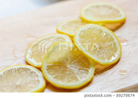 Lemon Fresh sliced lemon Lemon Fresh sliced lemon 89270674