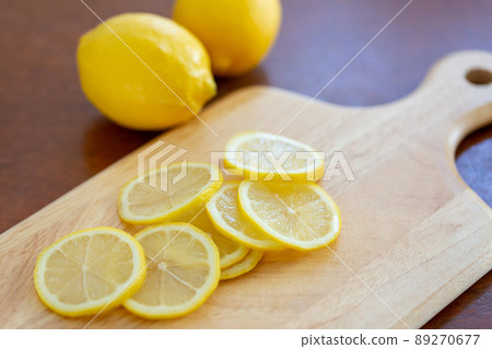 Lemon Fresh sliced lemon Lemon Fresh sliced lemon 89270677