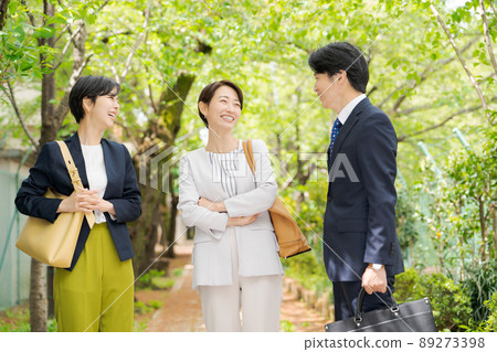 Working people outdoors Working people outdoors 89273398