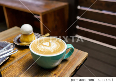 Cafe latte (latte art) 89275201