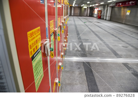 車站提供給名眾使用的寄物櫃置物櫃 89276828