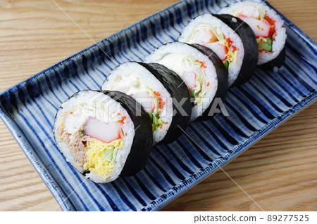 Tuna salad roll sushi roll 89277525