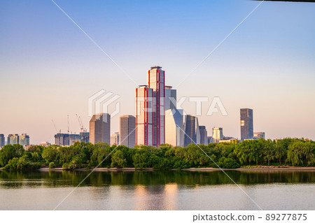 早晨拍攝的首爾漢江汝矣島摩天大樓 89277875