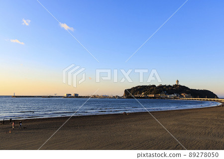 湘南江之島早上（冬季） 89278050