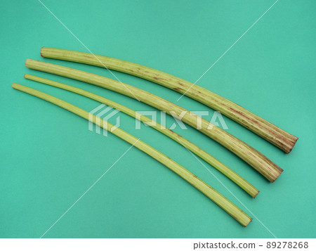 Raw butterbur Raw butterbur 89278268