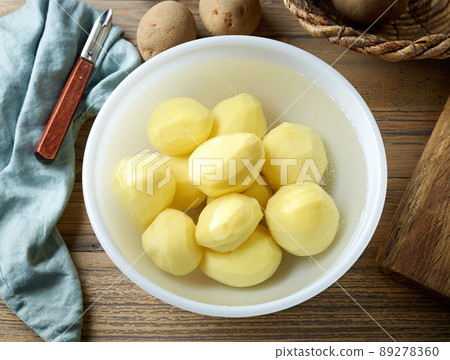 fresh raw peeled potatoes fresh raw peeled potatoes 89278360