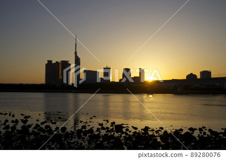 Dawn of Fukuoka 89280076