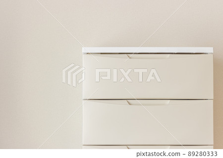房間裡的塑料箱 房間裡的塑料箱 89280333