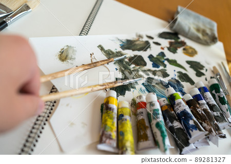 Oil painting supplies 89281327