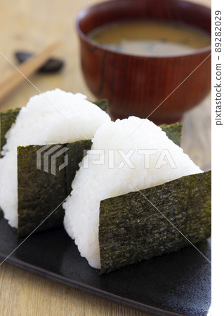 Rice ball and miso soup Rice ball and miso soup 89282029
