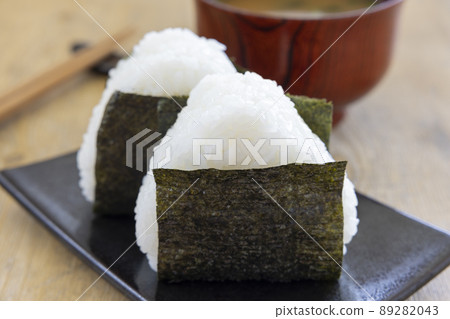Rice ball and miso soup Rice ball and miso soup 89282043