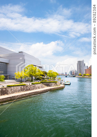 It is the cityscape of Hiroshima. It is along the main river where you can see Aster Plaza. Please enjoy the bright and spacious atmosphere. Hiroshima Prefecture 89282384