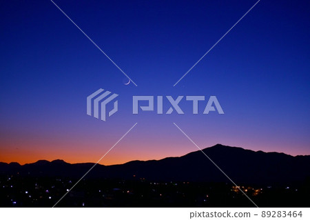 Afterglow Tanzawa Oyama and Earthlight Crescent 89283464